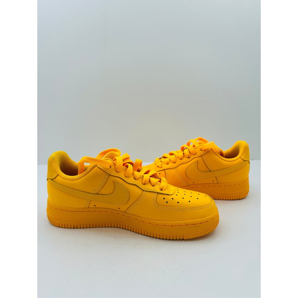 Nike Air Force 1 Low Men Size 10 Yellow  New Without Box